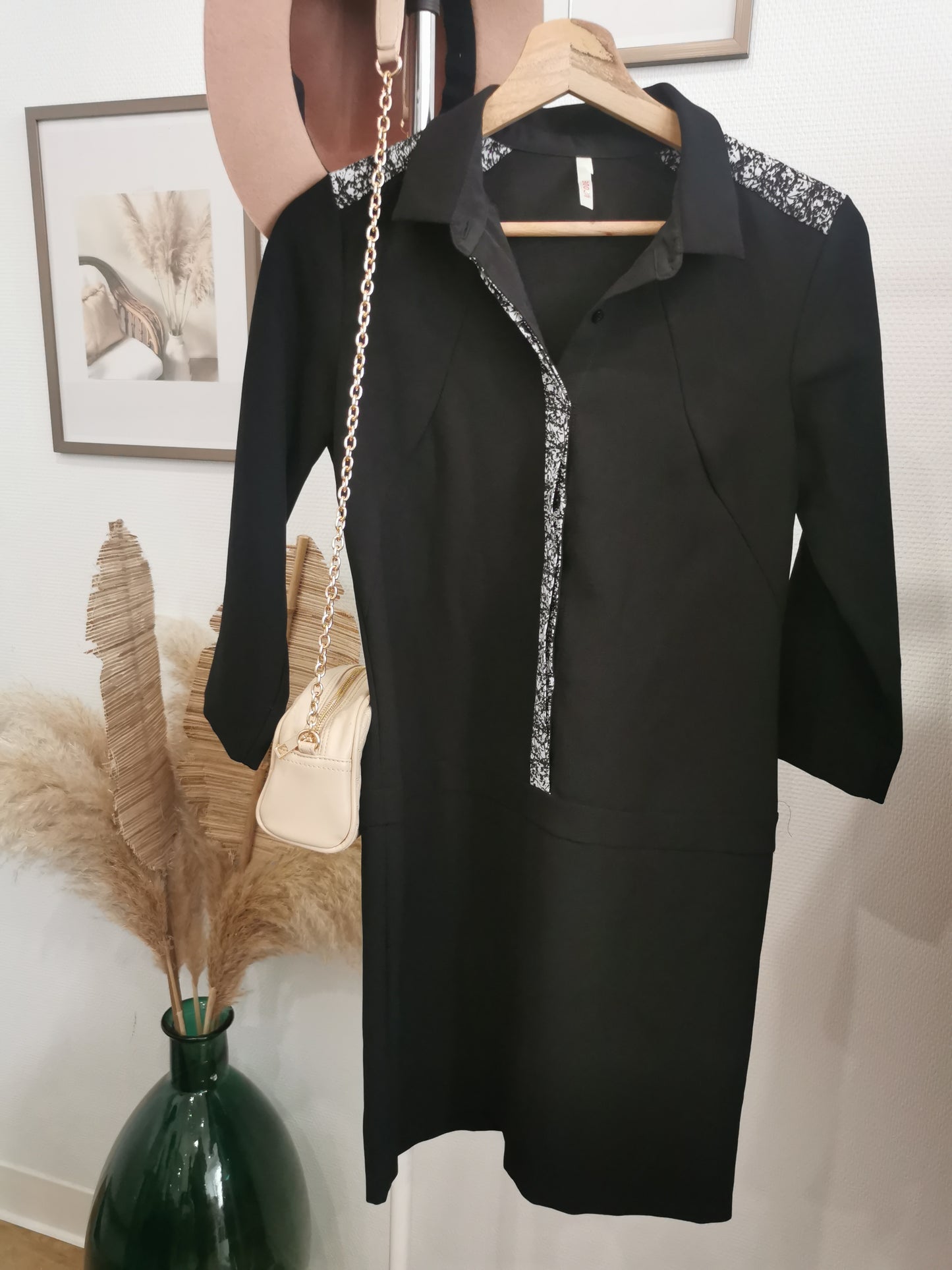 Robe noire à motifs I code