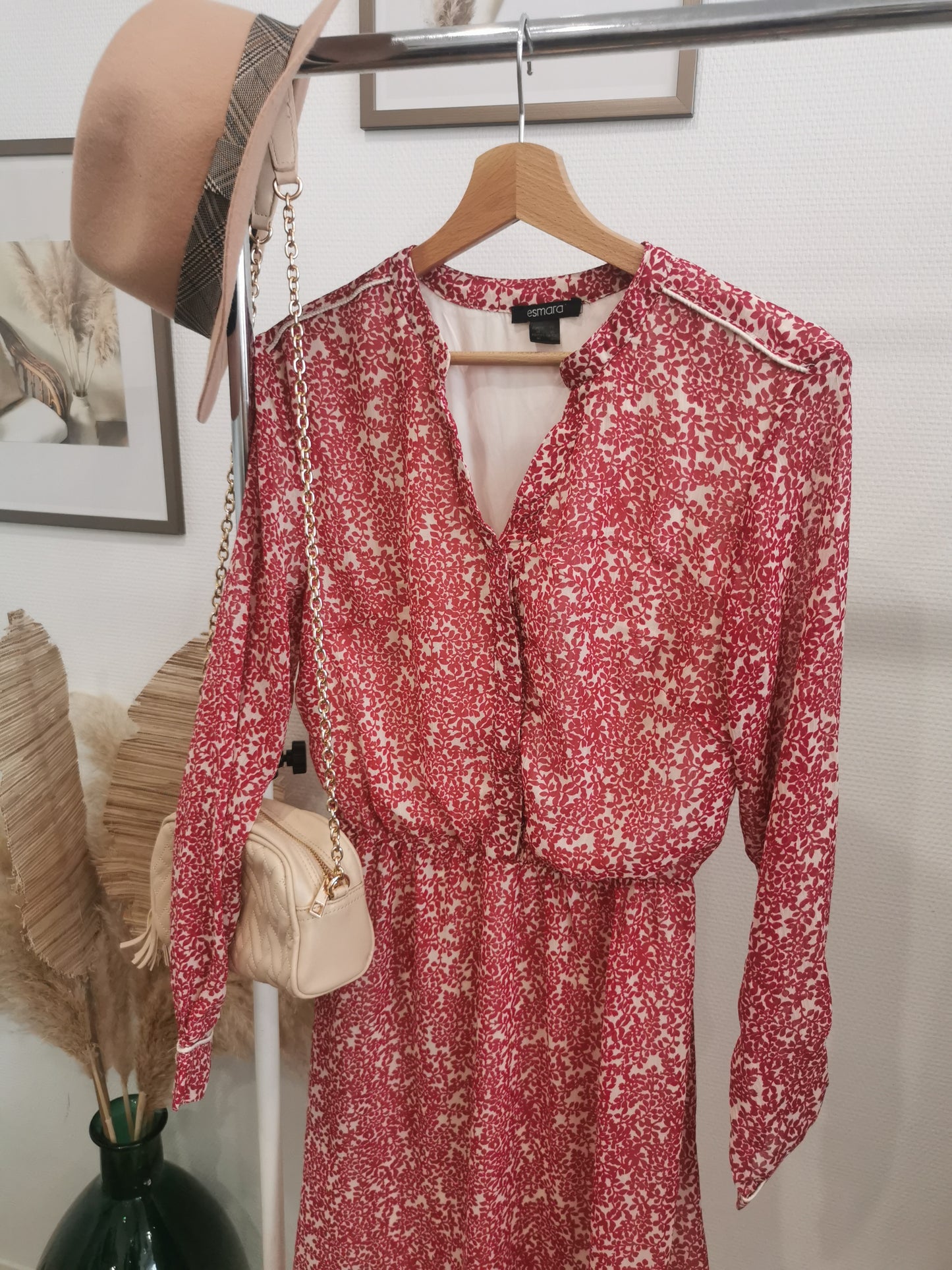 Robe à motifs rouge et beige