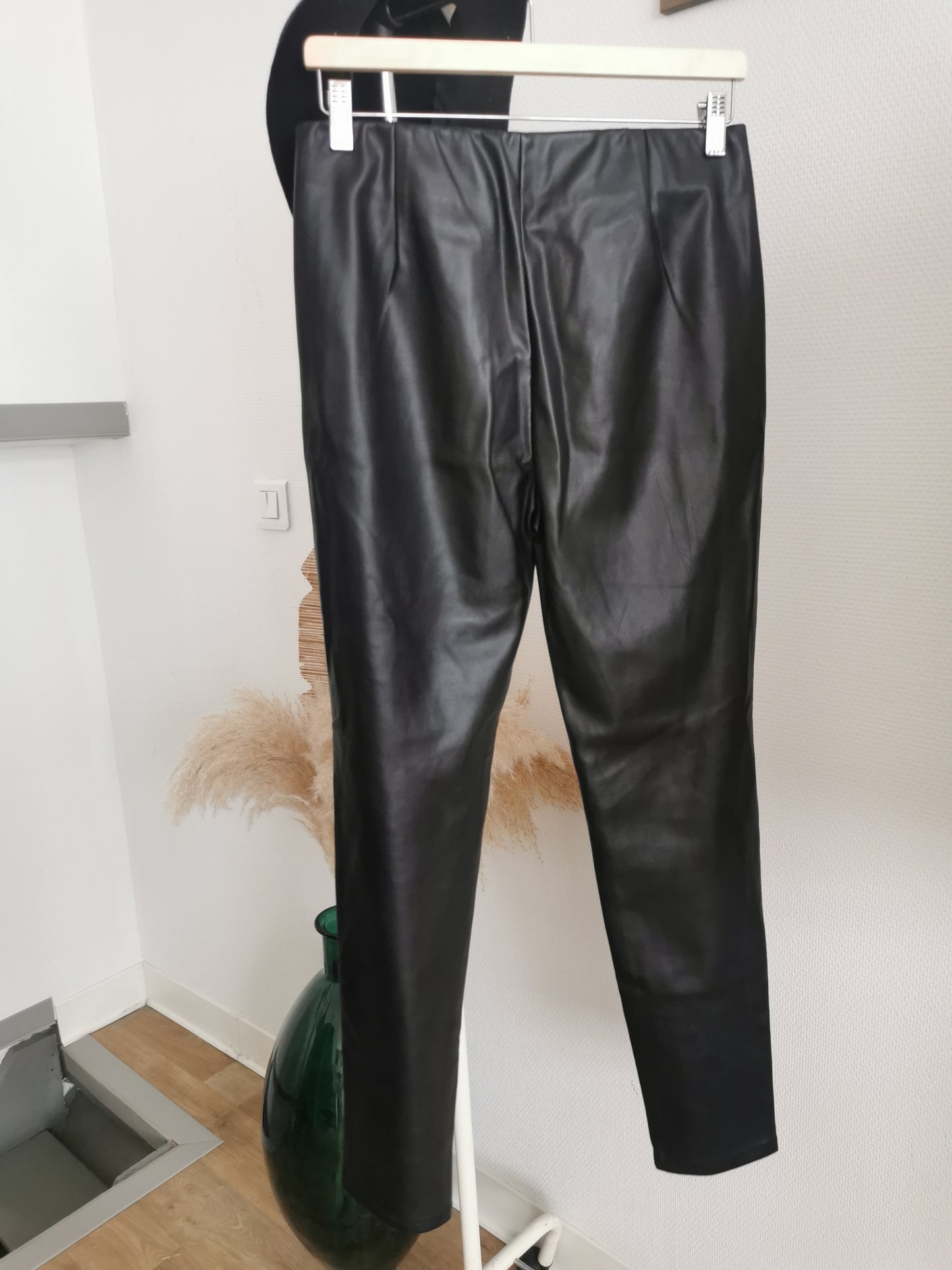 Pantalon simili cuir noir